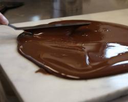 Темперируем шоколад в домашних условиях Что нужно для темперирования шоколада